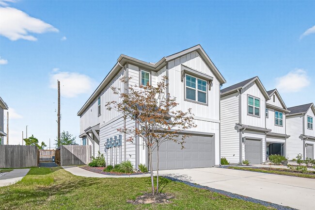 Building Photo - 27922 Western Crk Ct