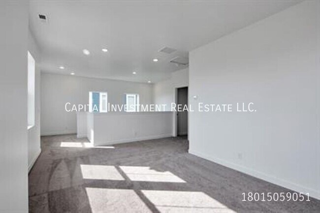 Building Photo - 4692 Camellia Ln
