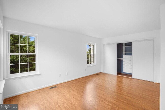 Building Photo - 423 McDaniel Dr