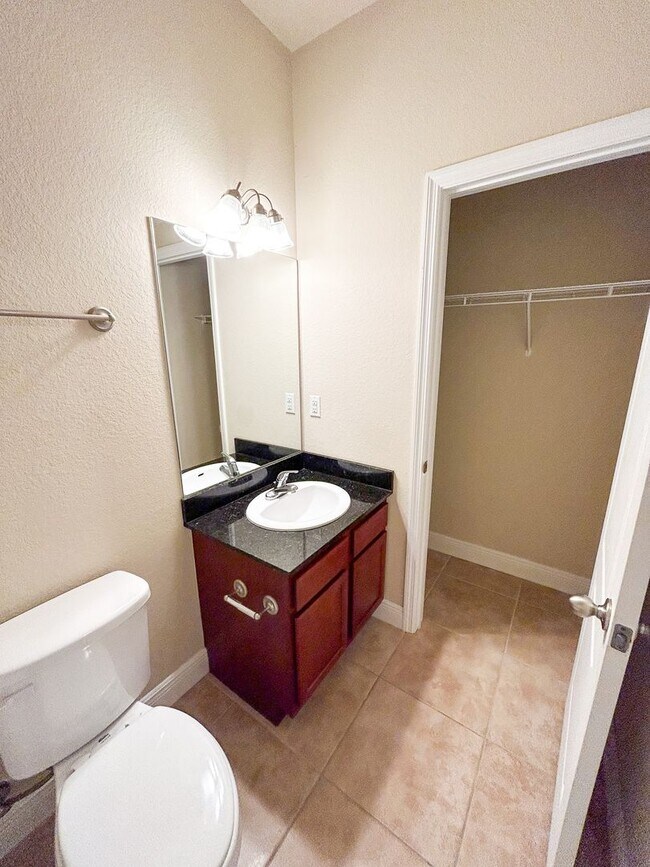 Building Photo - Chase Hollow #43