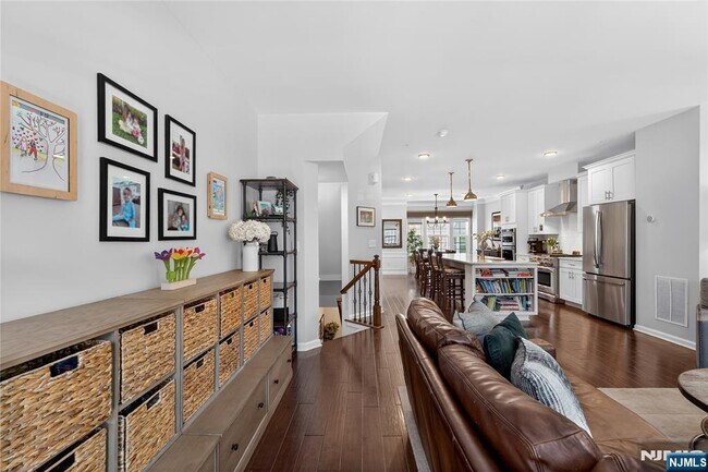 Building Photo - 117 Truman Dr