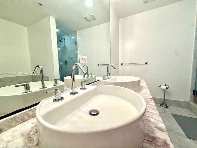 Building Photo - 253 NE 2nd St