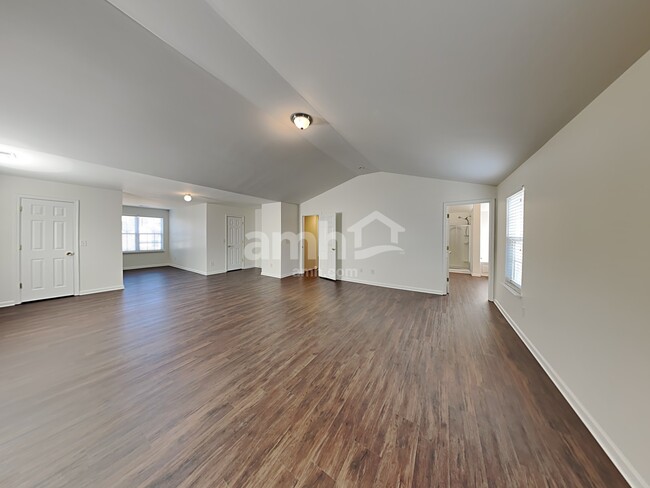 Building Photo - 5124 Kiev Dr