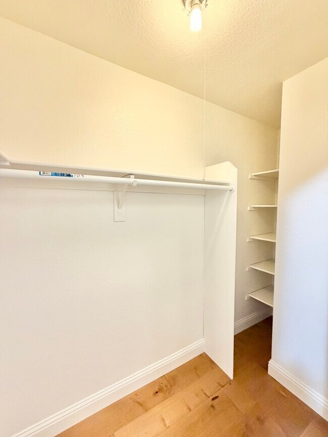 Building Photo - Beautifully updated 3 bedroom 2 bathroom duplex in Carmichael!