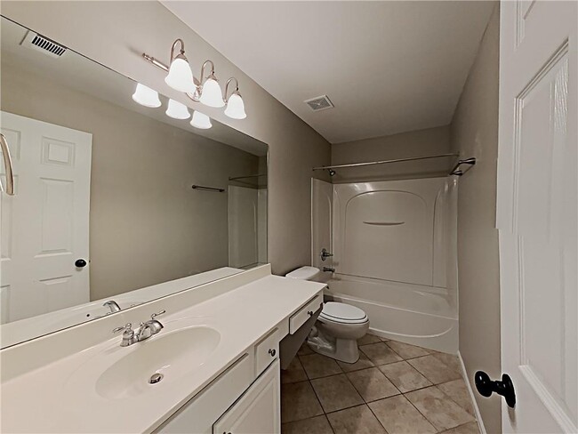 Building Photo - 2184 Longmont Dr