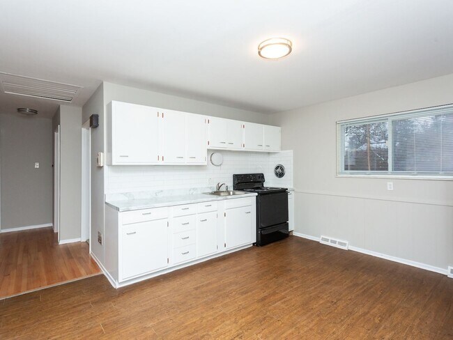 Building Photo - Charming 3 Bed 1 Bath Home