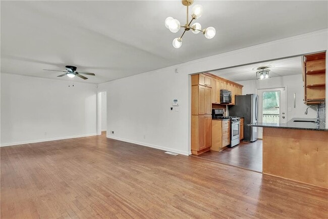 Building Photo - 2015 E Camellia Dr