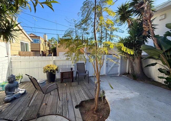 Building Photo - Cozy 2BR with Serene Courtyard Escape