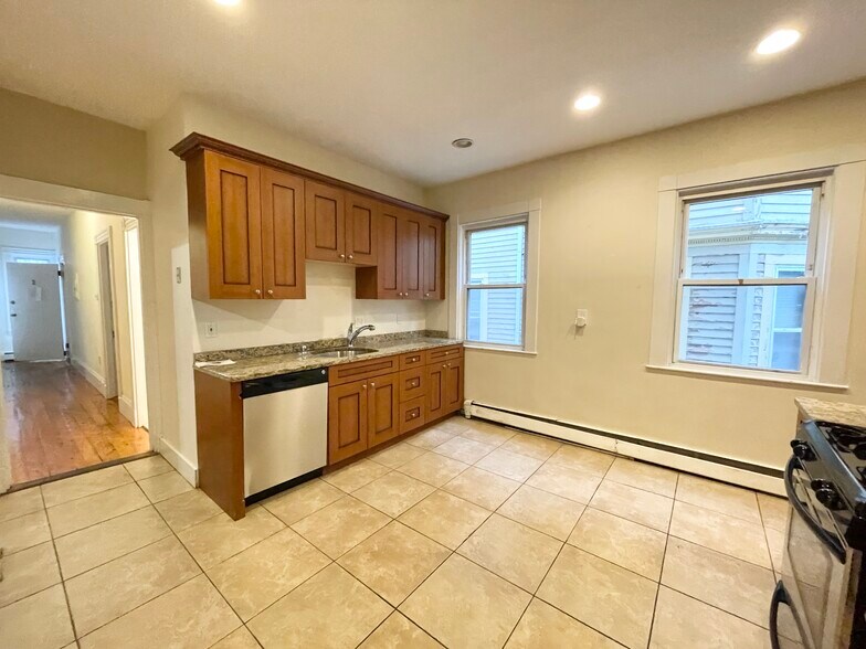 Building Photo - 72 Calumet St