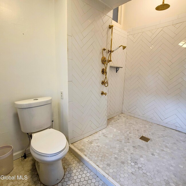 Building Photo - 199 2nd St