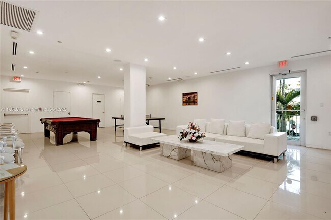Building Photo - 5055 Collins Ave
