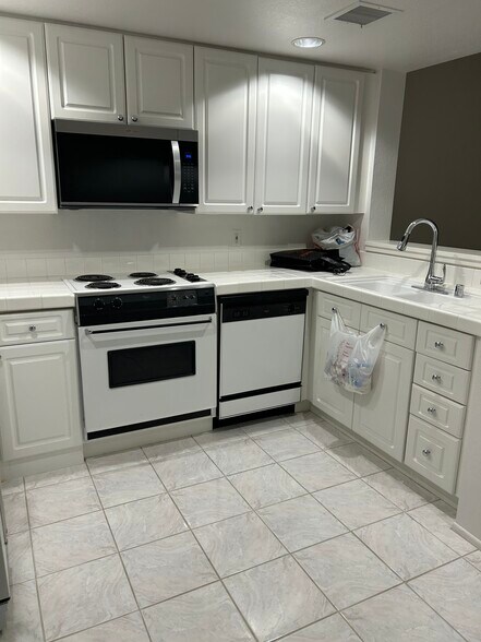 Building Photo - 1301 Cabrillo Ave