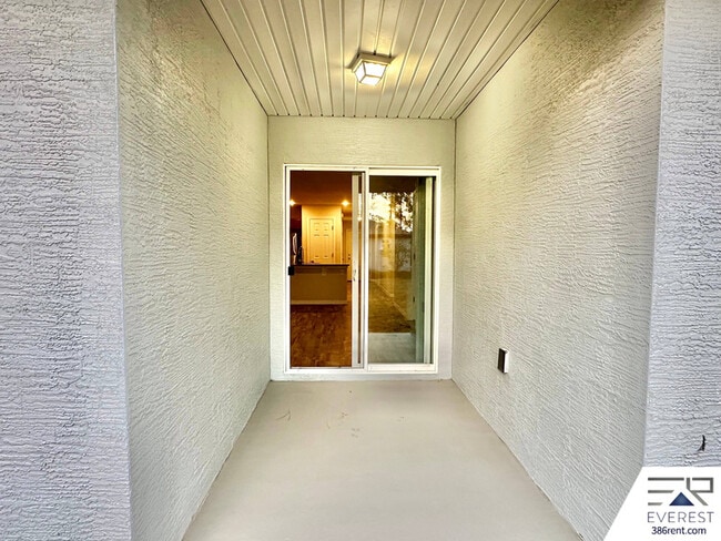 Building Photo - 10 Ryall Ln