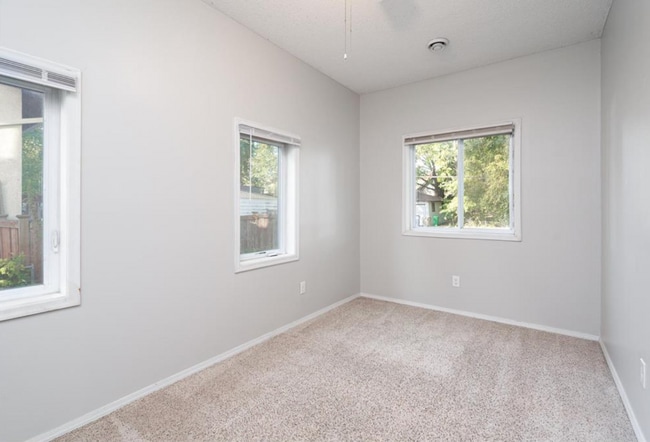 Building Photo - Perfect 4 bedroom count Home in Minneapolis