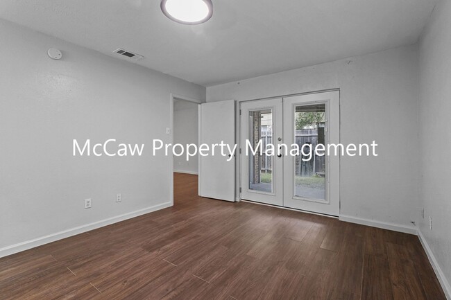 Building Photo - Coming Soon! Fantastic 2/1 Duplex in Mesqu...