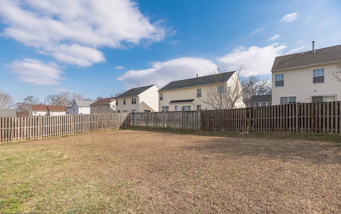 Large fenced in yard - 10324 Cassidy Ct