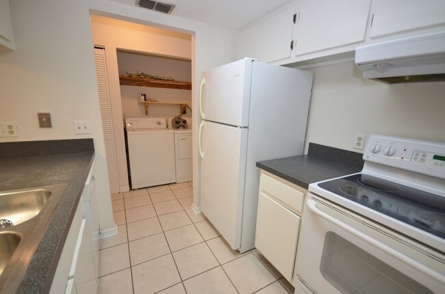 Building Photo - 4037 SW 21st Rd