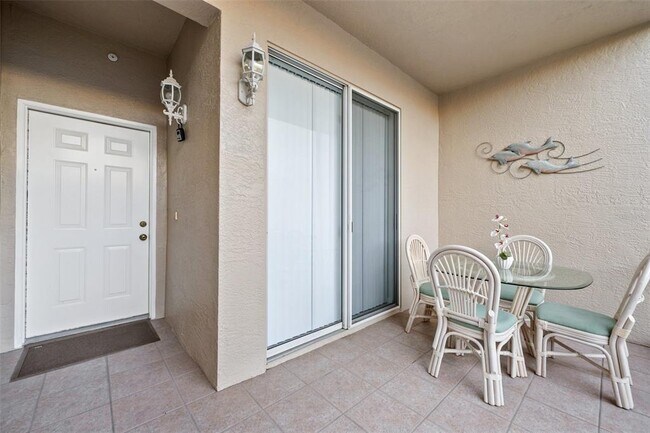 Building Photo - 9611 Castle Point Dr