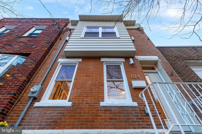 Building Photo - 814 Mountain St