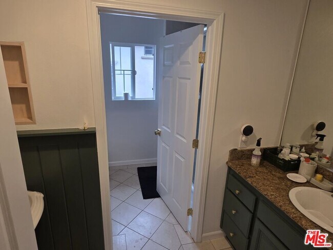 Building Photo - 4936 Beloit Ave