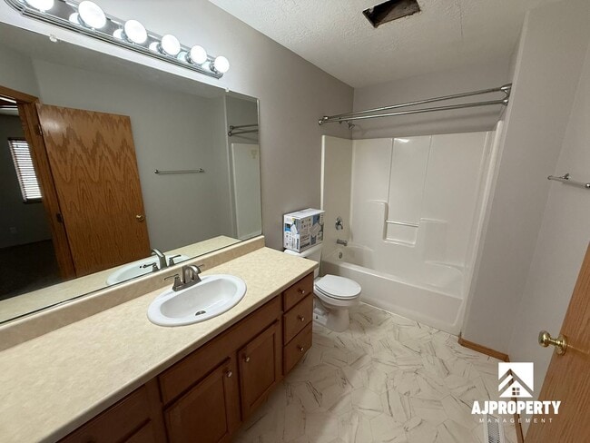 Building Photo - 911 S Colleen Ln