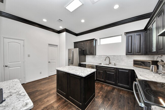 Building Photo - 146 Carson Ct