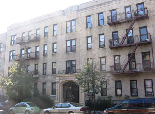 944 42nd St - Esther Court