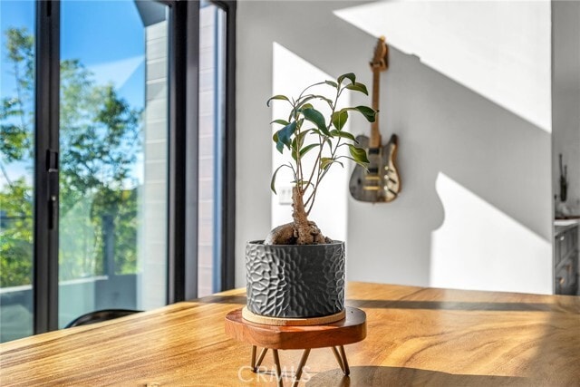 Building Photo - 24301 Sylvan Glen Rd