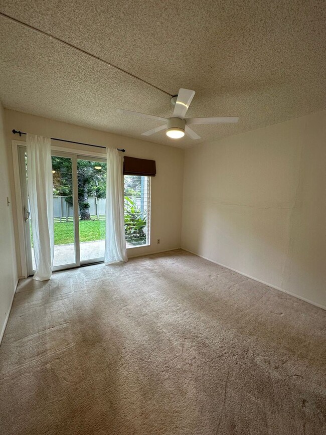 Building Photo - Upgraded 3 bedroom/2 bath townhome at Yach...