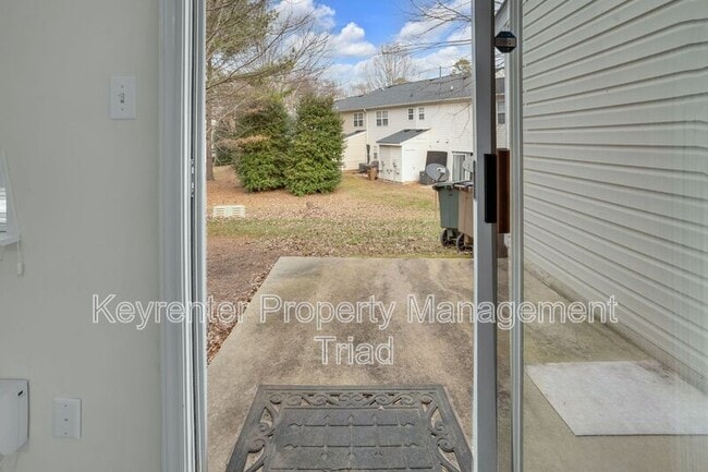 Building Photo - 16 Raelans Cir