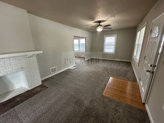 Building Photo - 307 SW 15 St, Blue Springs MO 64014/ 2 bed...