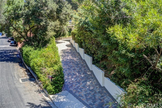 Building Photo - 2740 Hutton Dr