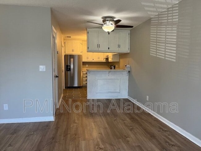 Building Photo - 2080 Woodlawn Dr SW