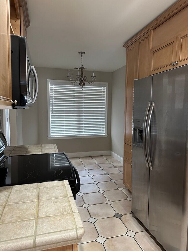 Building Photo - 121 Oak Hill Ln
