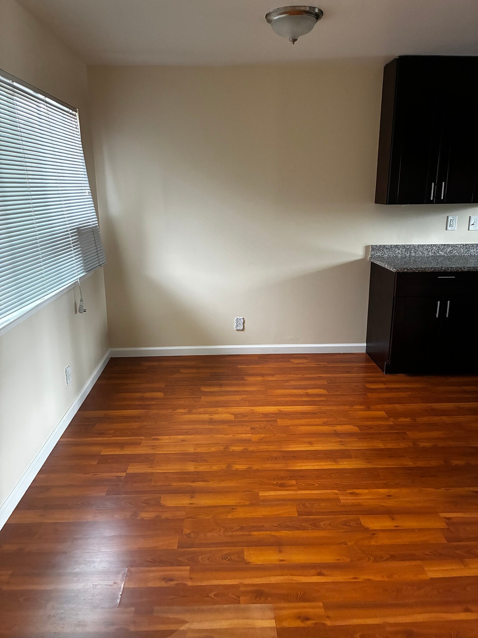 Building Photo - 819 Palm Ave