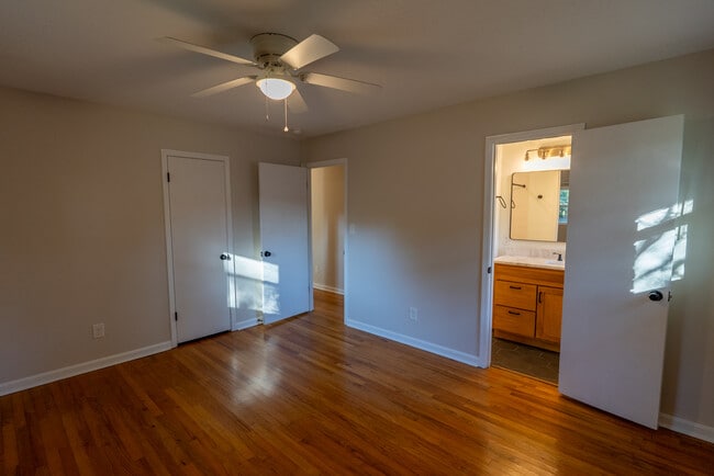 Building Photo - 4698 Garrett Dr SW