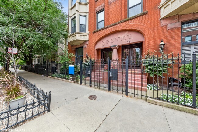 Primary Photo - 15 E Division St