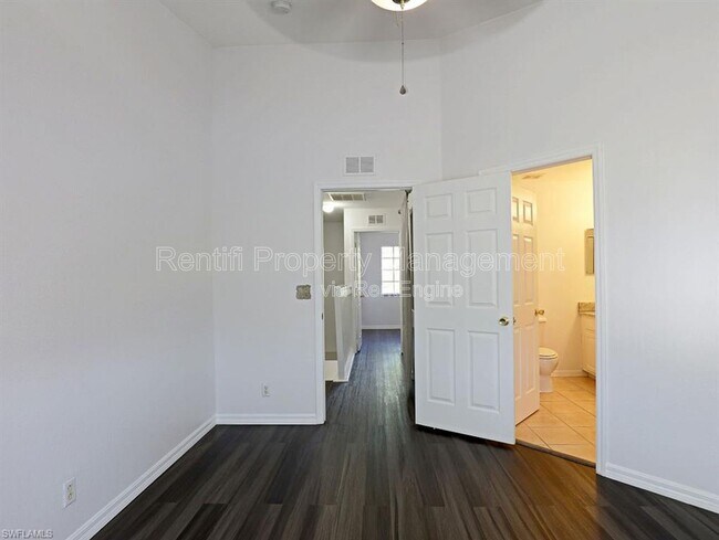 Building Photo - 10036 Poppy Hill Dr