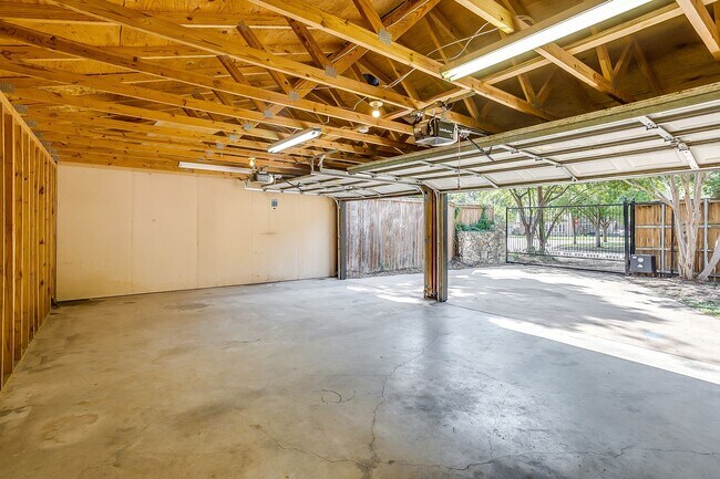 Building Photo - 3257 Greene Ave