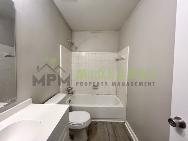 Building Photo - 204 S Cromwell St