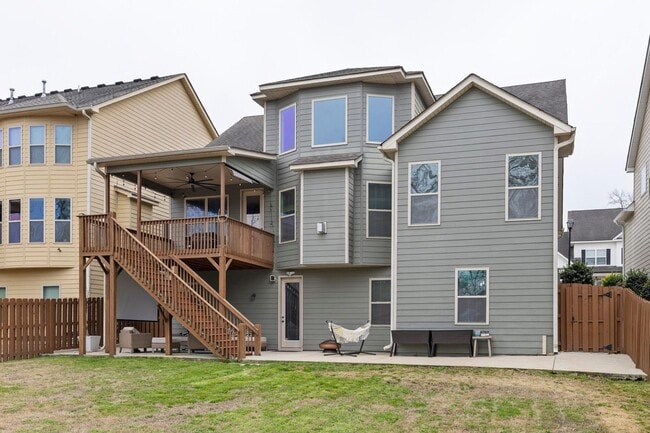 Building Photo - Stunning 3 Story Home in Crawford Creek