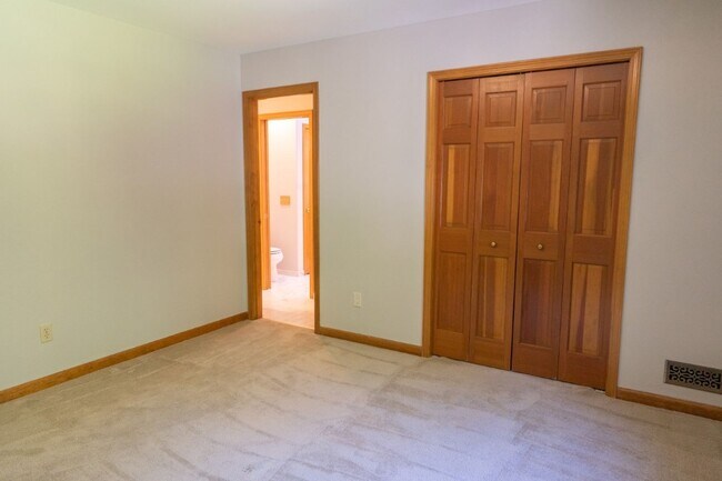 Building Photo - 4bd/3.75ba Woodinville Home