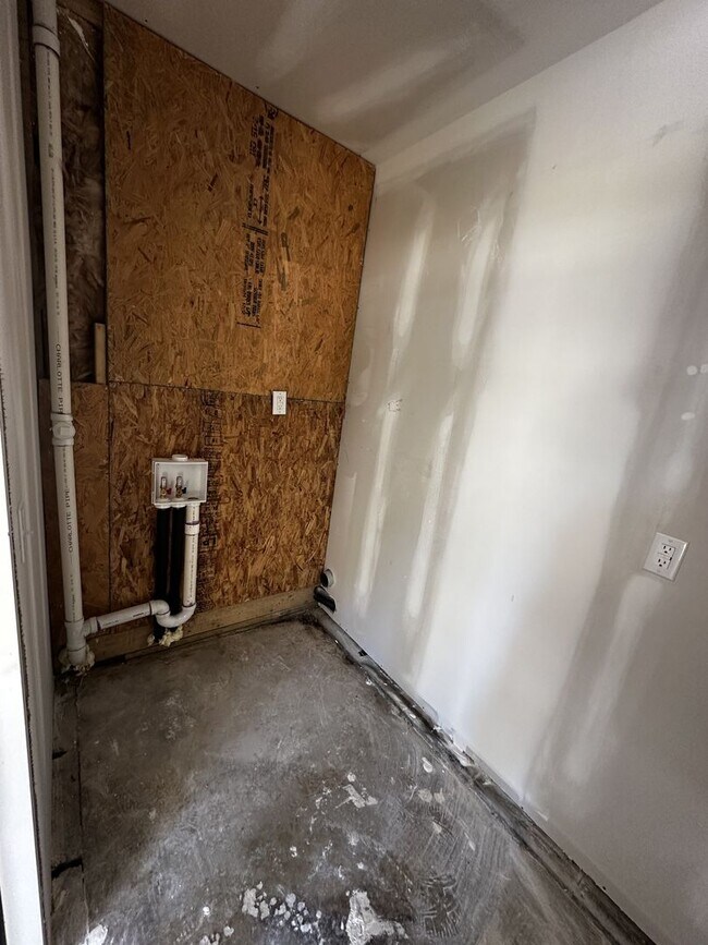 Building Photo - 3BR Home with Fresh Updates
