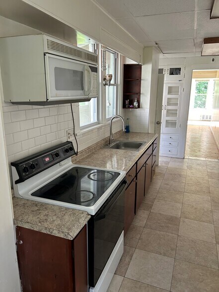Building Photo - 415 NY-146