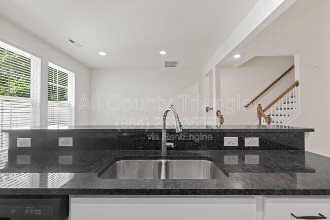 Building Photo - 1176 Channel Drop Dr