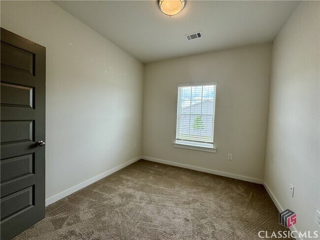 Building Photo - 681 Vincent Dr