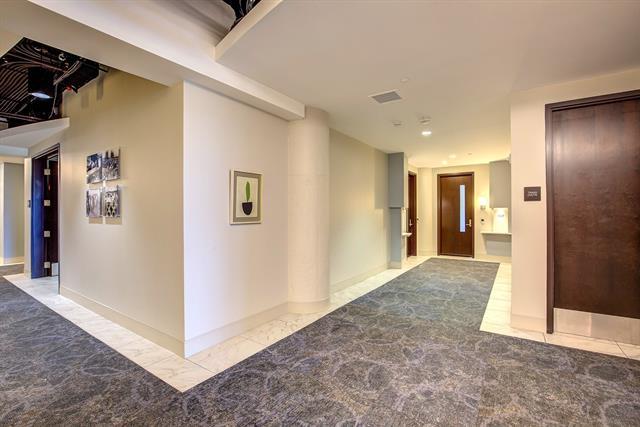 Building Photo - 2600 W 7th St