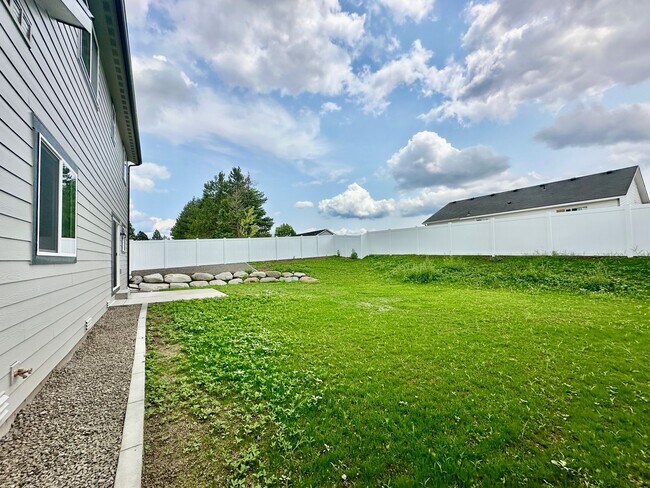 Building Photo - Newly Built 4-Bedroom Home | Chef’s Kitche...