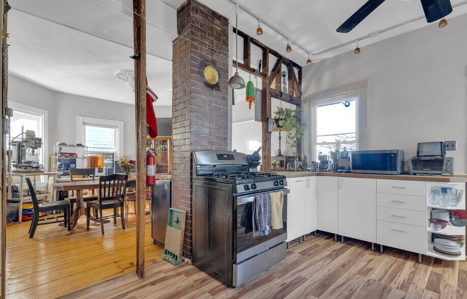 Building Photo - 5 Sachem St