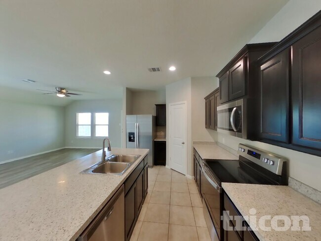 Building Photo - 8832 Ring Gold Dr